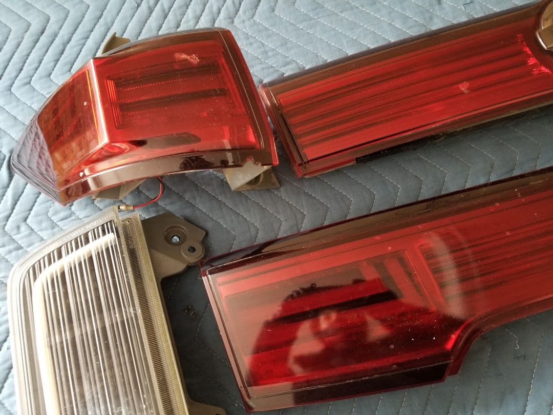 E52 エルグランド ワンオフ LEDテールセット - メルカリ