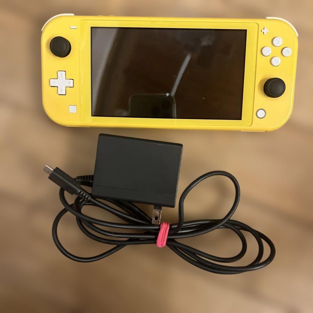 【ジャンク品】ニンテンドースイッチlite 充電器付 ちょいジャンク】充電器＋カバー＋MicroSD付 コーラル Nintendo Switch